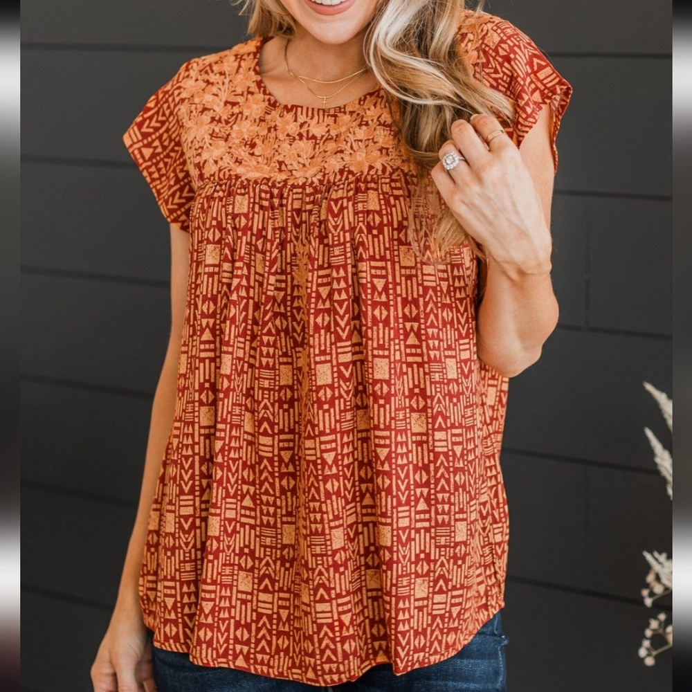 Savanna Jane Rust and Gold Patterned Blouse NWT Size Small